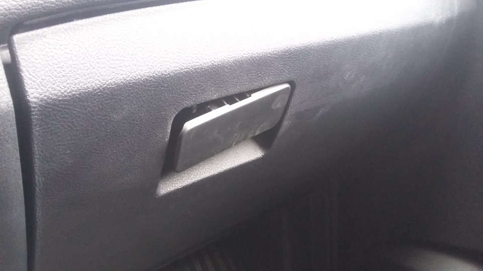 Где можно найти ручку от бардачка? — УАЗ Patriot, 2,7 л, 2014 года ...