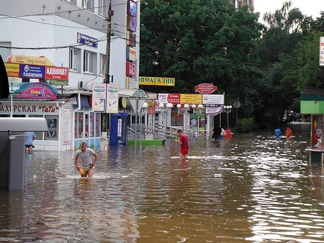 Прогноз погоды одинцово сегодня. Потоп в Одинцово. Потоп в Одинцово 2013. Потоп в Одинцово 7 июля 2013. Одинцово после дождя.