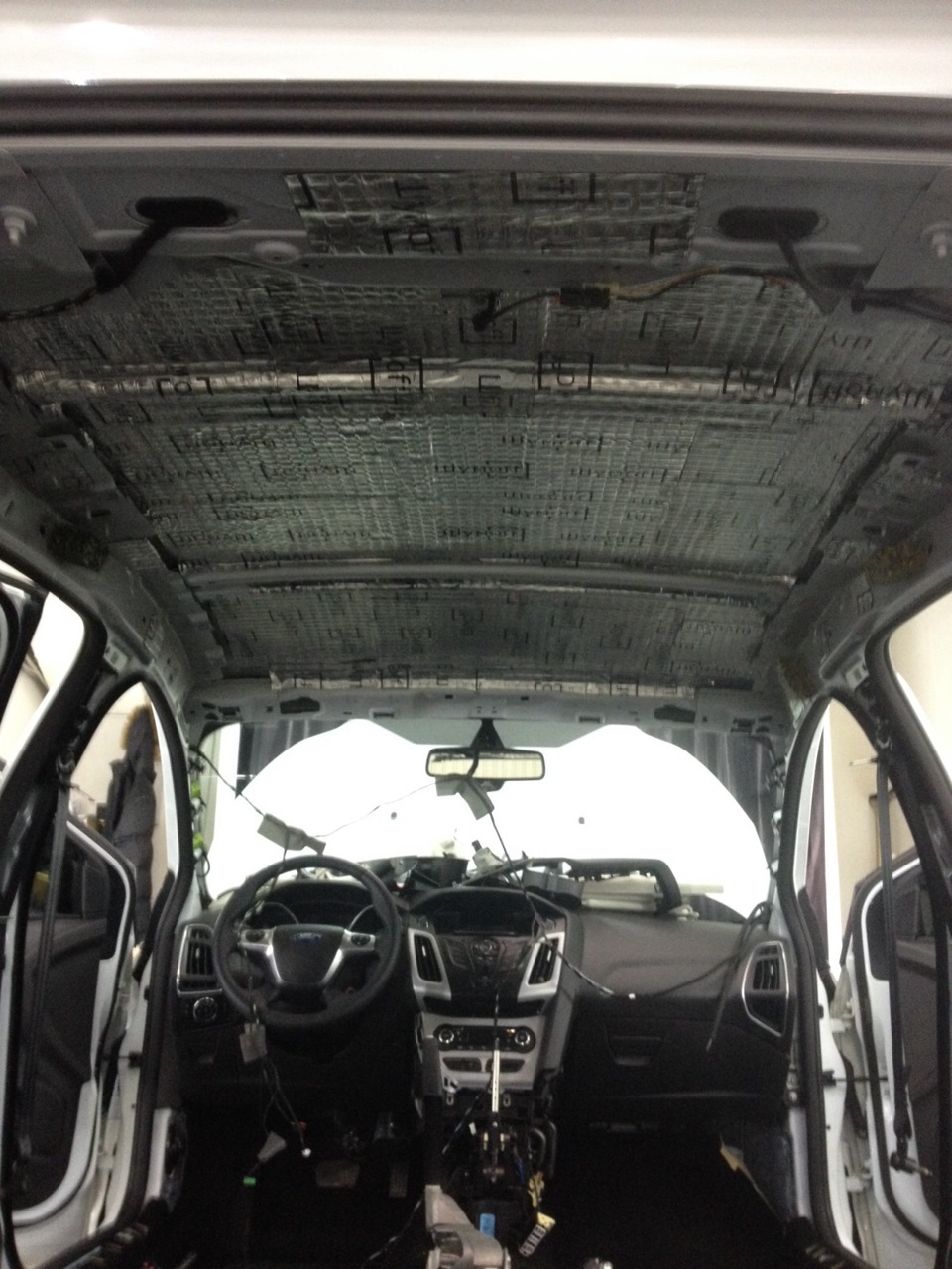 Полная шумо и виброизоляция форд фокуса плюс оклейка крыши и зеркал ...