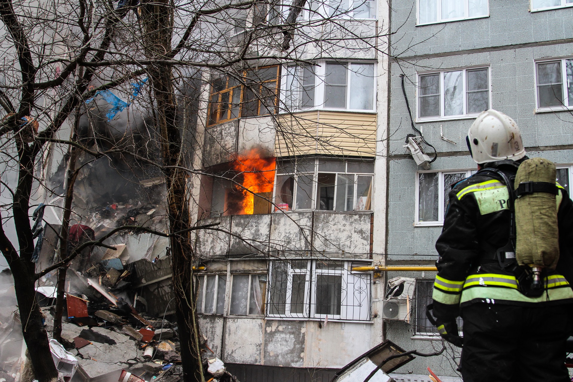 Космонавтов 47. Космонавтов 47 Волгоград взрыв. Взрыв дома на Космонавтов Волгоград. Пожар на Космонавтов 47 в Волгограде. ЧС В Волгограде.