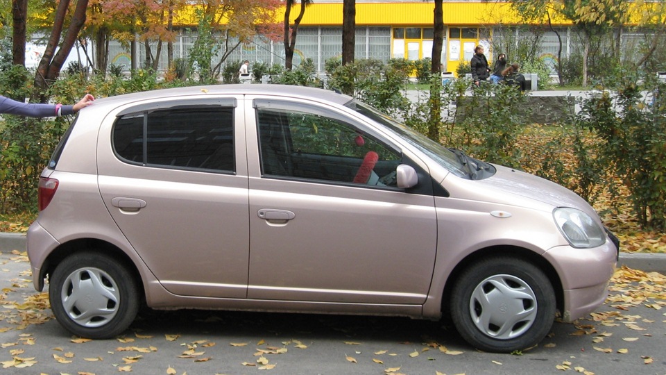 Toyota Vitz Pink