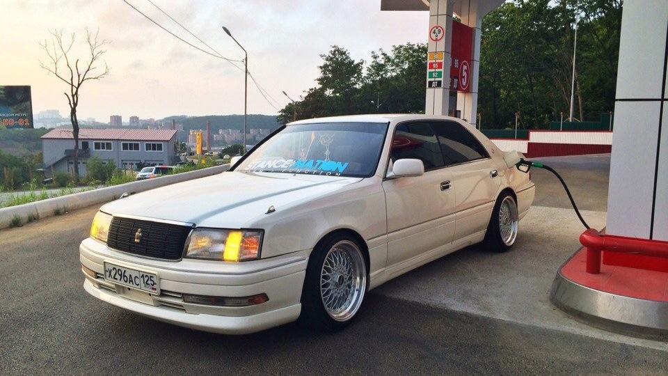 Toyota Crown s200 stance