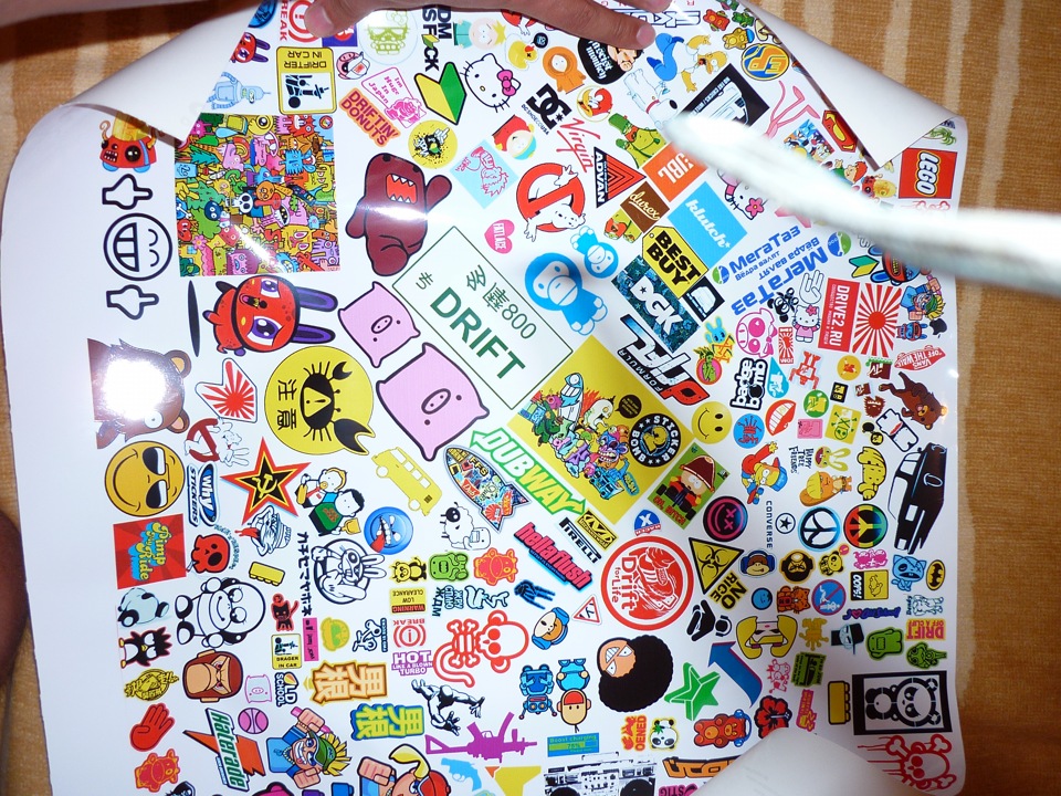 стаканы в пятерочке. наклейки за 1 рубль. 5. наклейки ниссан. бокалы в пятерочке за наклейки.