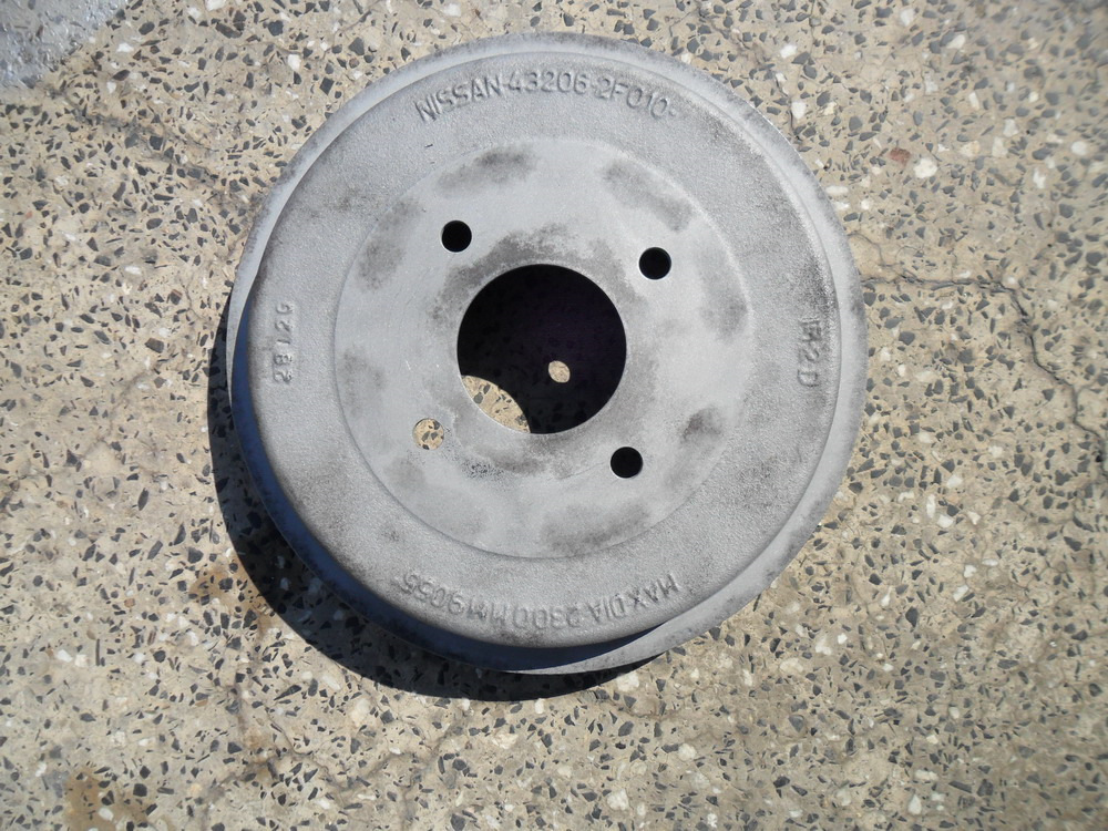 Замена задних барабанных колодок часть 1 — Nissan Primera (P11), 1,6 л ...