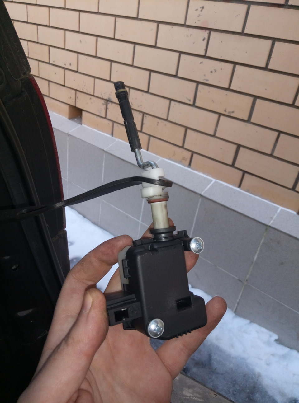 530c7d5s 960 Как открыть бензобак на туареге