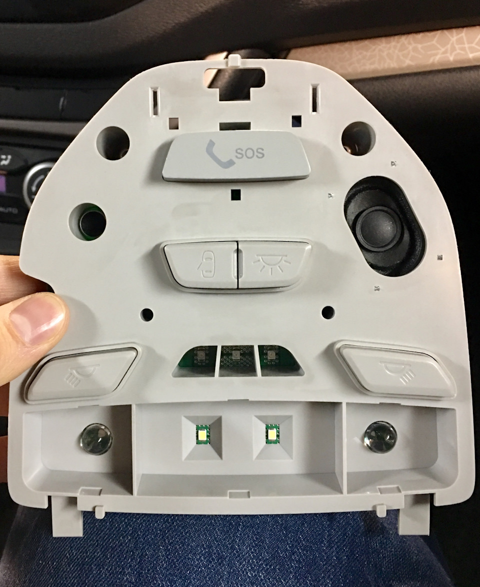 Установка заднего плафона освещения второго ряда сидений Лада Веста - Lada Vesta