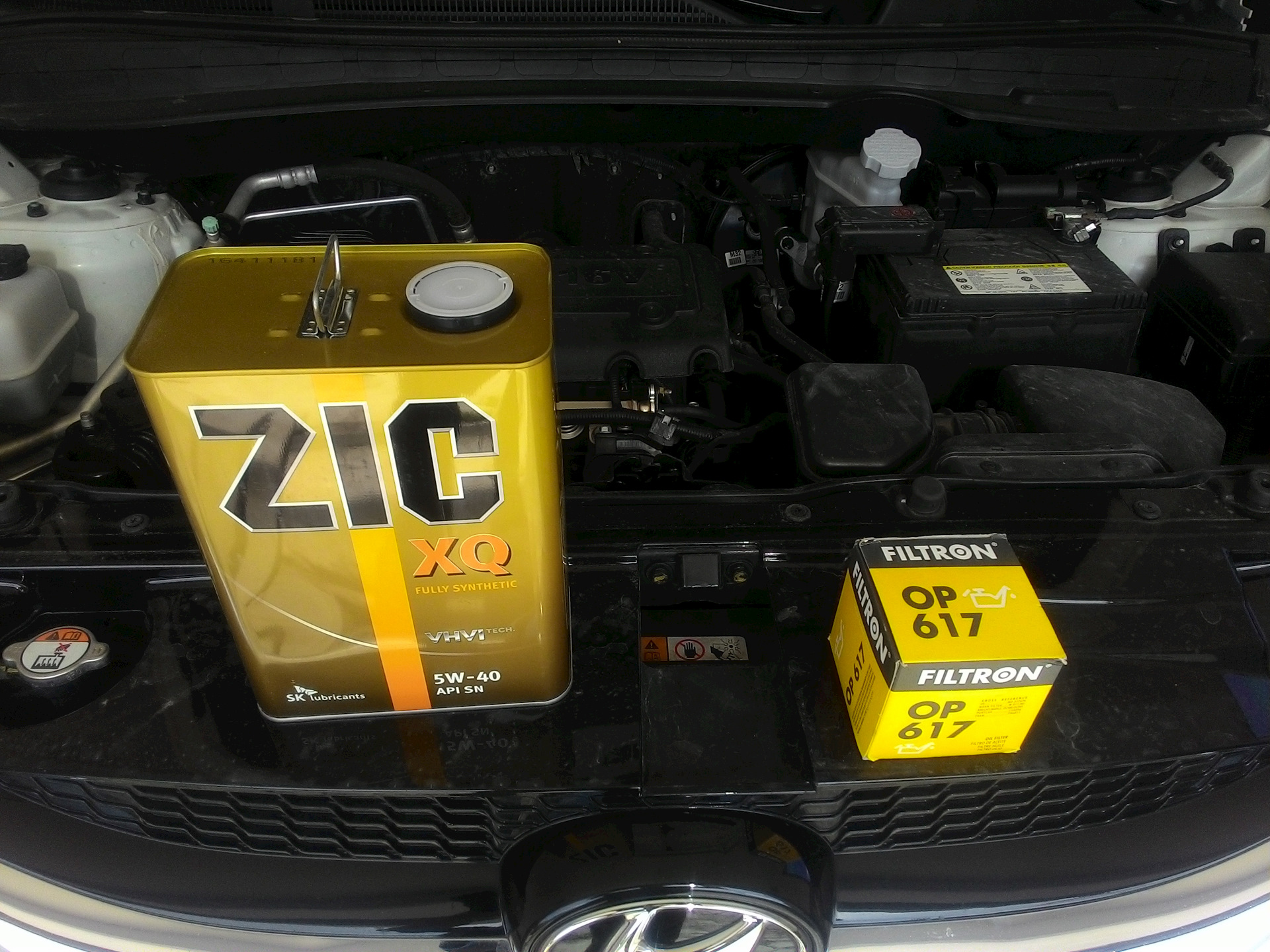 Ix35 масло в двигатель бензин 2.0. Моторное масло для Hyundai ix35. Масло в двигатель Хендай ix35 2.0. Hyundai ix35 масло в двигатель. Масло ZIC для Хендай ix35.
