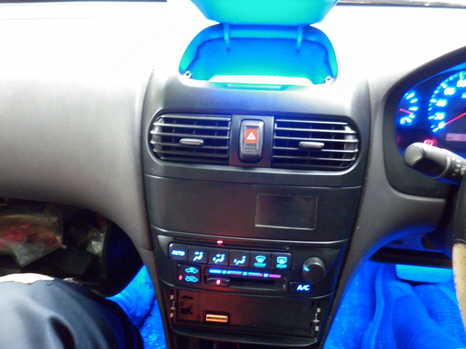 Подсветил пол в бардачке и перепайка светодиодов в климате — Nissan ...