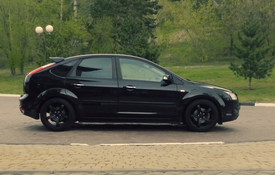 Голубой ford focus