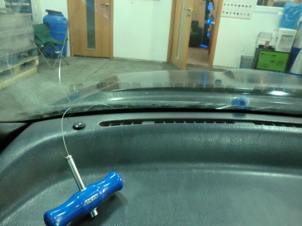 Факторы, влияющие на время высыхания герметика лобового стекла: