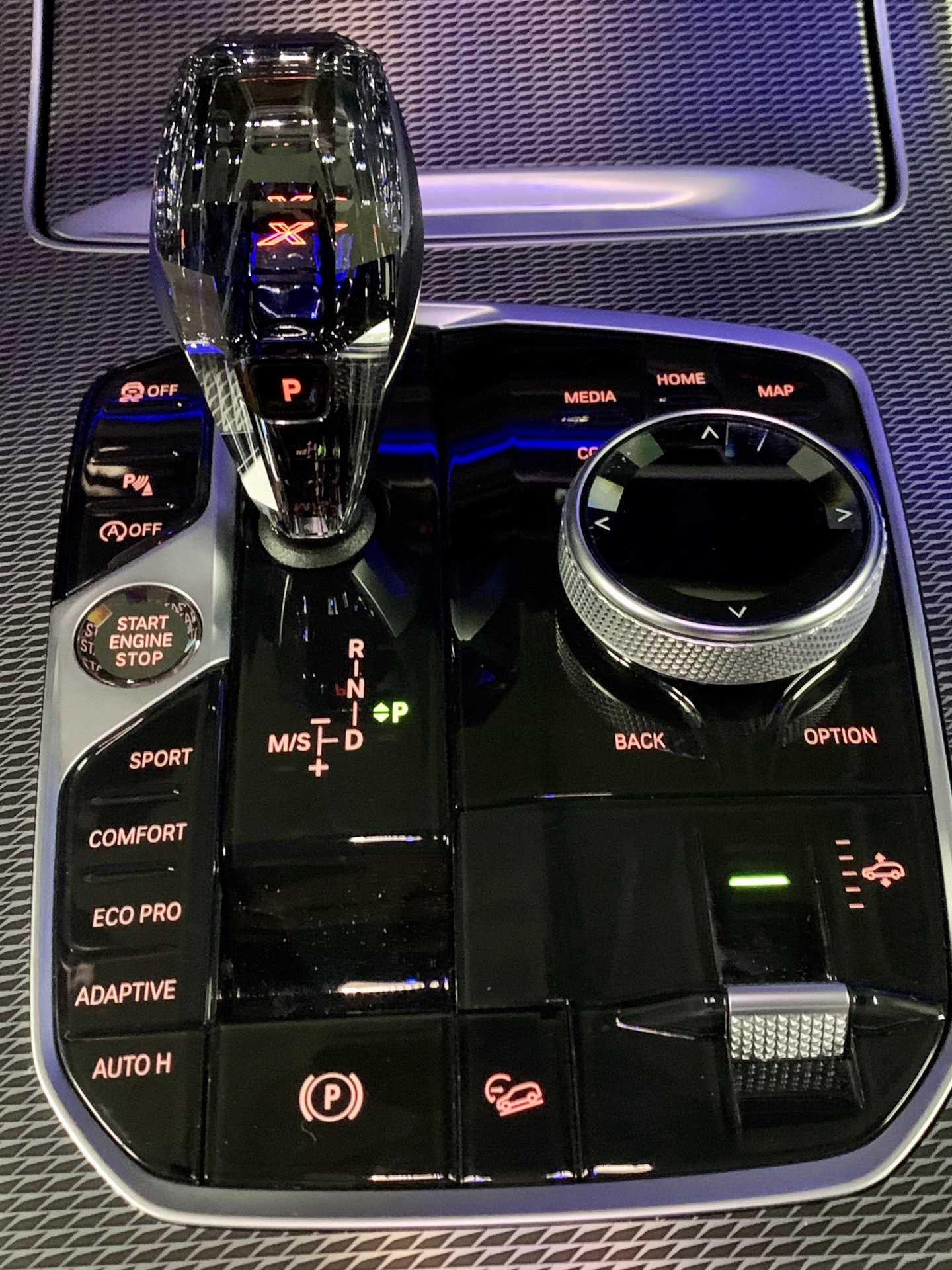 Ручка акпп bmw g05 хрустальная. Bmw x5 g05 подстаканники. Хрустальная ручка кпп bmw x5 g05. Bmw g05 селектор хрусталь. Ручка акпп хрусталь для bmw x5 g05.