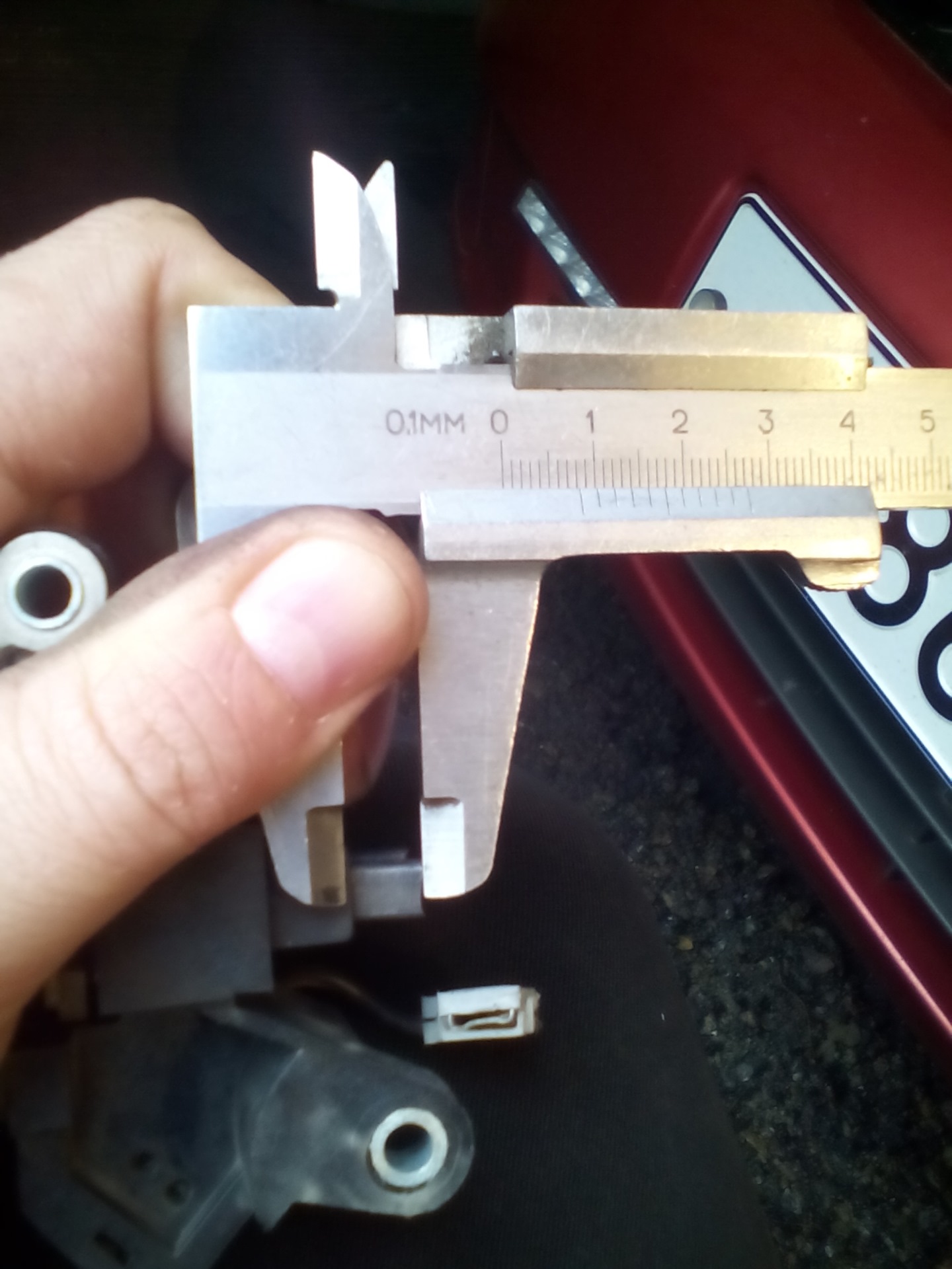 Какой длины щетки генератора. Щётки генератора ваз 2114 размеры. Щетки генератора valeo 140a. Какой длины щетки генератора. Щётки на кия сид 2009 генератора.