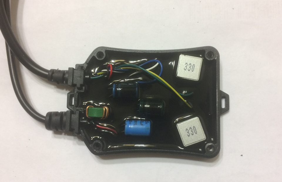 Плата тщательно залита компаундом — Audi Q7 (1G)