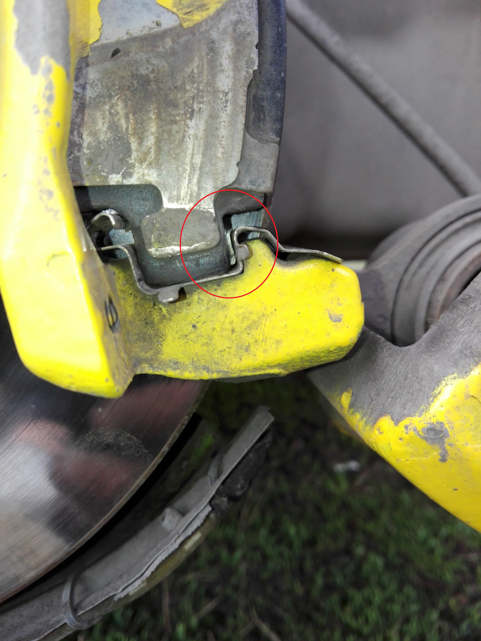 Скрип при нажатии на тормоз — Toyota Corolla (120), 1,3 л, 2005 года ...