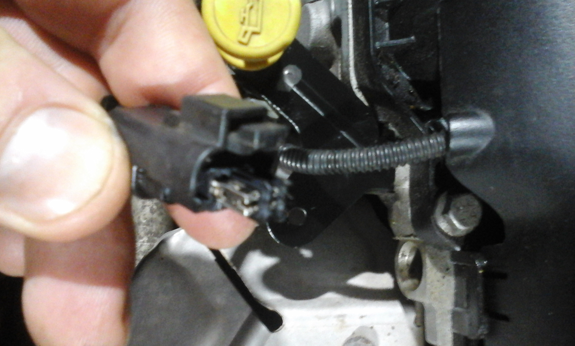 Замена корпуса розетки клапана регулировки фаз — Peugeot 308 (1G), 1,6 ...