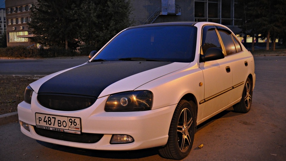 Белый хендай акцент тюнинг Hyundai Accent (2G) 1.5 бензиновый 2009 "Eva" на DRIVE2