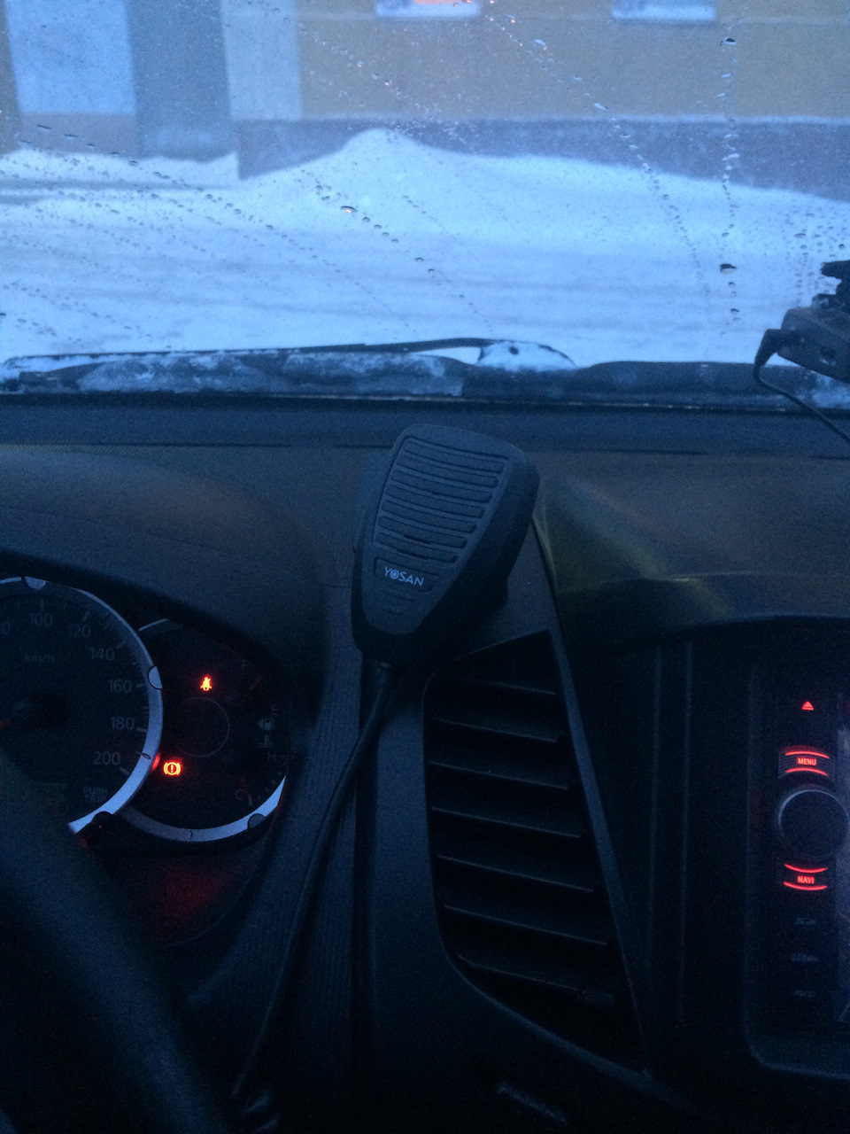 Крепление тангенты рации — Mitsubishi L200 (4G), 2,5 л, 2013 года ...