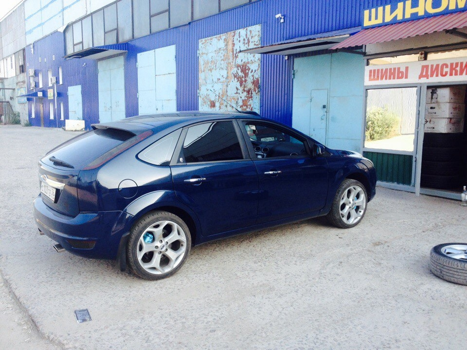 Ford Focus 2 Рестайлинг хэтчбек голубой