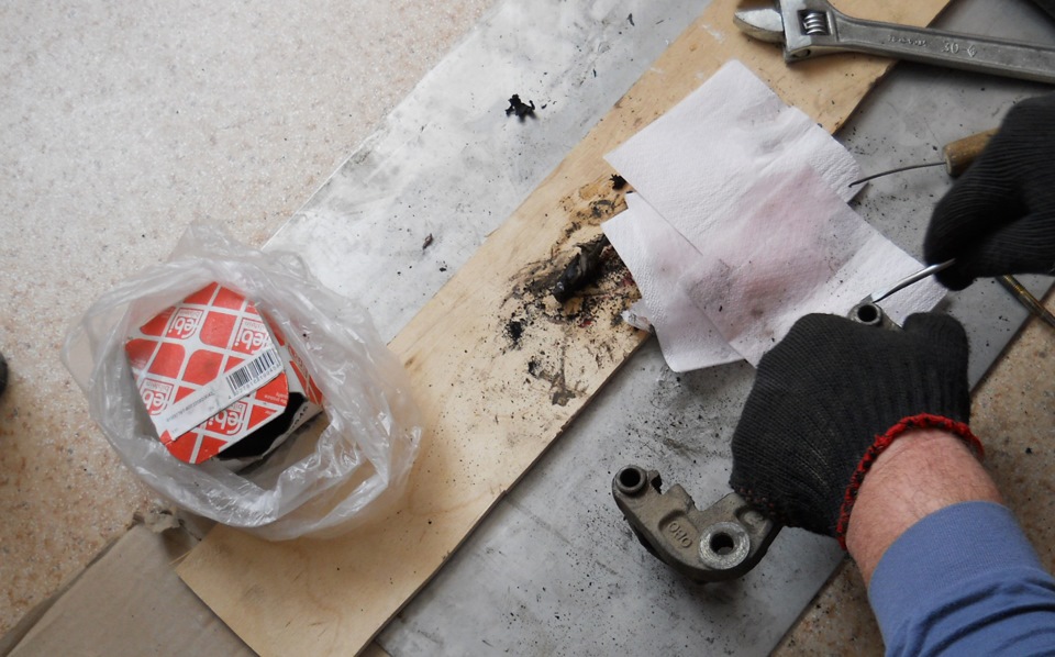 #5 — Ремонт заклинившего суппорта переднего — Hyundai Sonata II (Y-2 ...