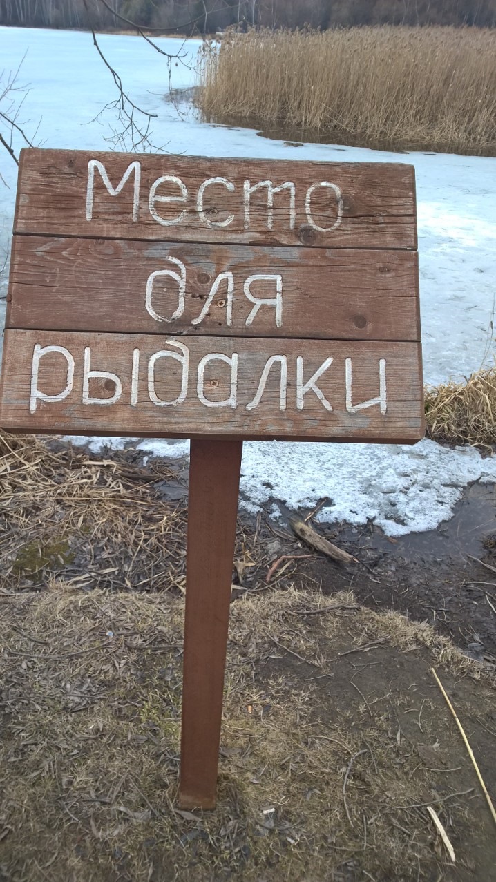 Снег кружится, летает, не тает, ему пофиг, что май наступает ...