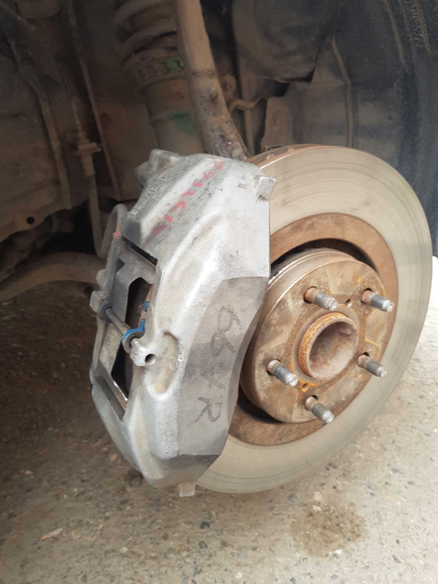 Тормозной диск тойота селика 205. Суппорт задний цельсиор 30. Суппорта цельсиор. Суппорта цельсиор. Колодки суппортов тойота цельсиор.