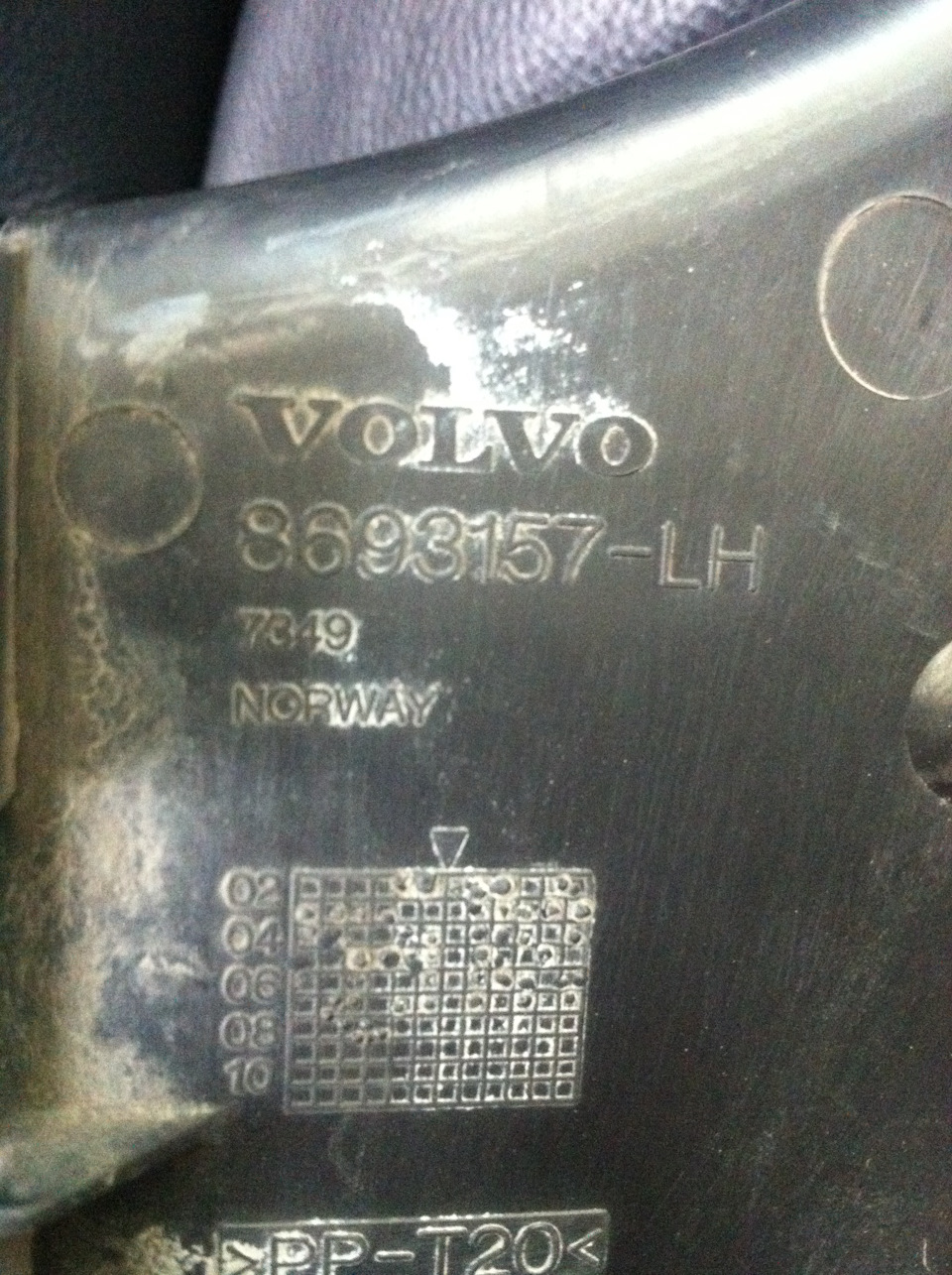 volvo 8693157 lh — Volvo XC90 (1G). Запчасти на фото: 8693157