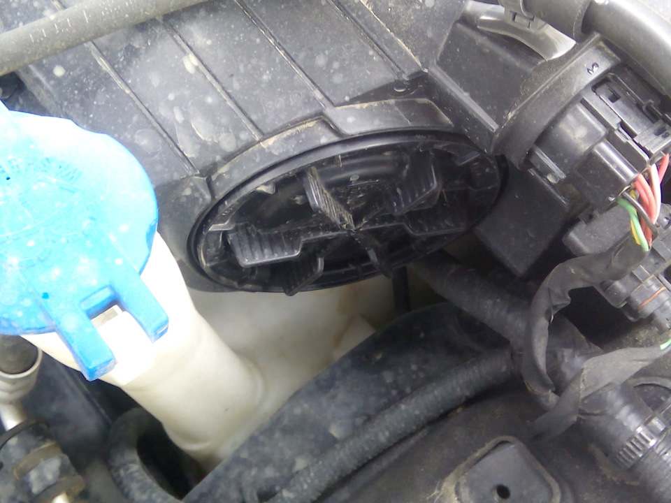 Доступ к лампе осуществляется через эту крышку — Hyundai i40