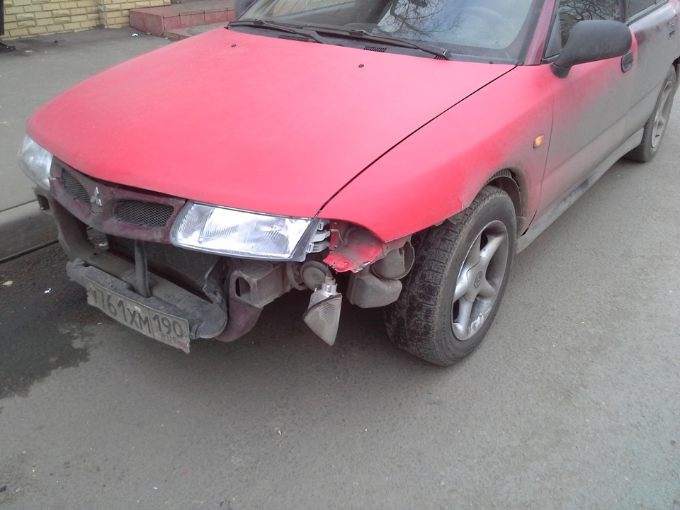 цапнули — Mitsubishi Carisma, 1,6 л., 1996 года | ДТП | DRIVE2