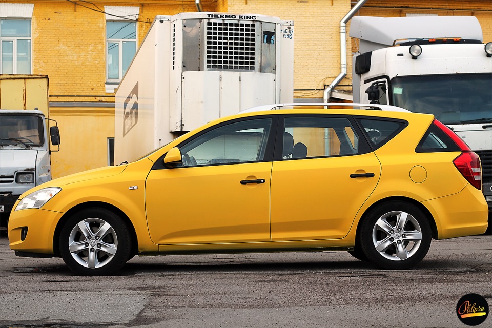 Малый в желтом 2. Kia Ceed SW желтый. Rif Ceed 1 Yellow. Kia Ceed горчичный. Киа СИД золотистый.