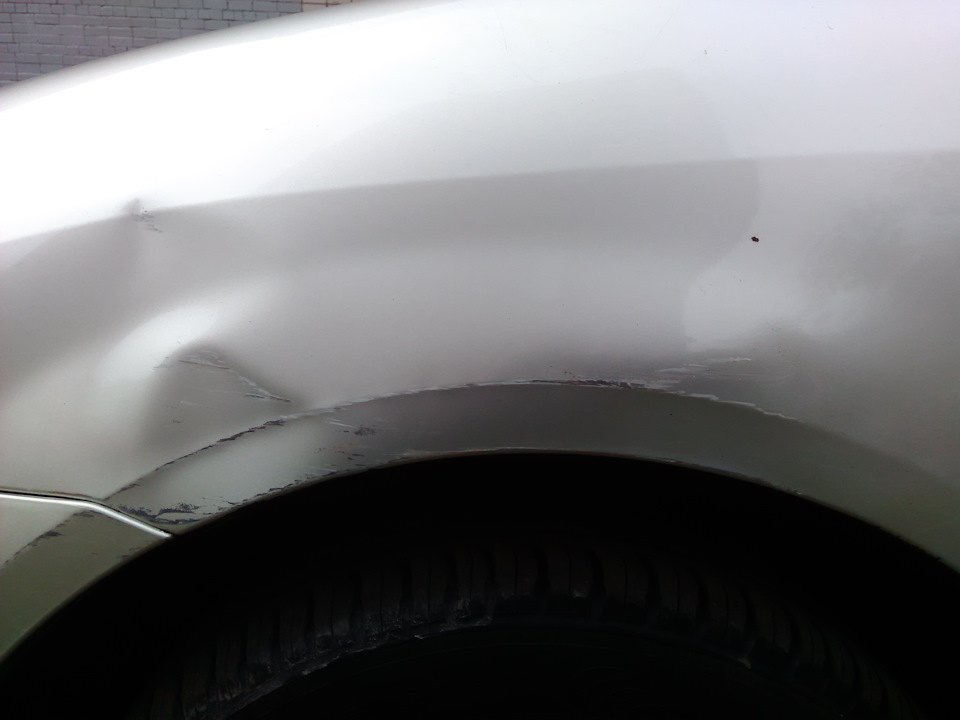 Коварный столбик на парковке (помято и поцарапано крыло) — Toyota ...
