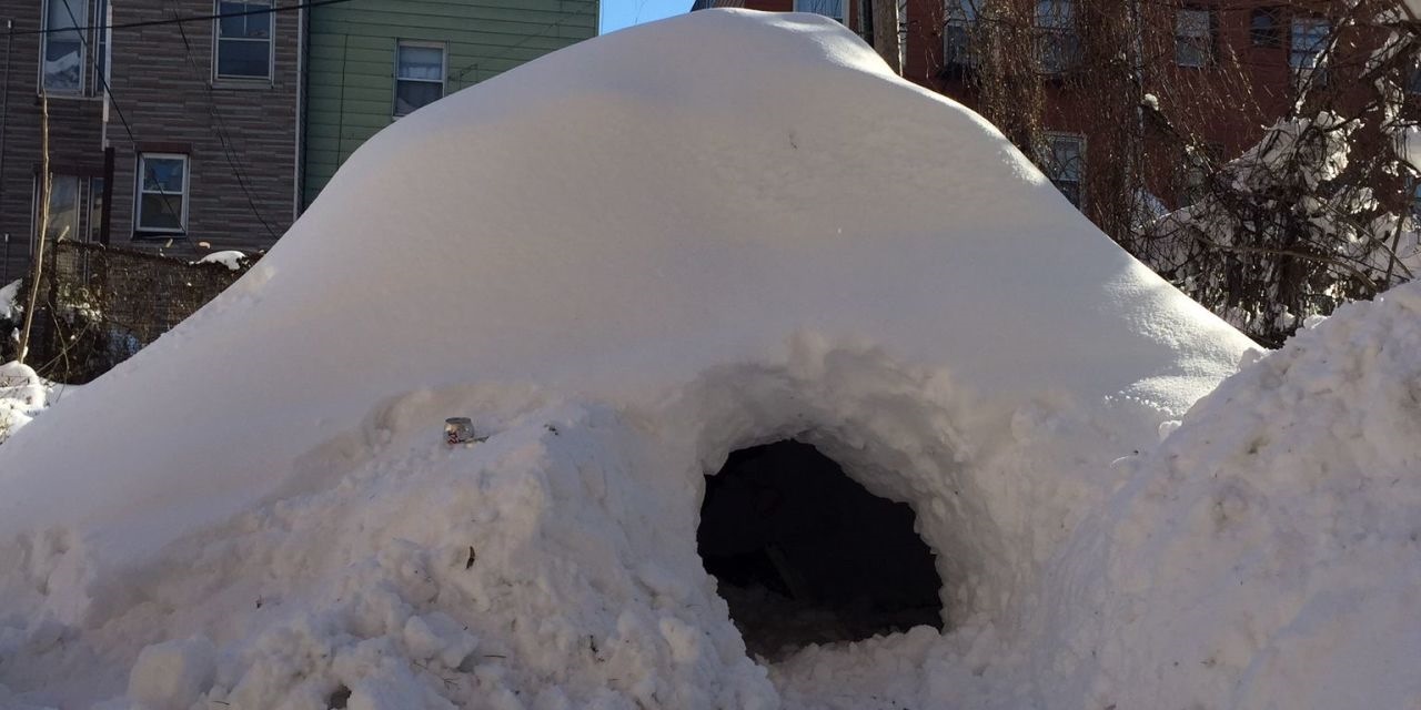 как сделать домик из снега на улице