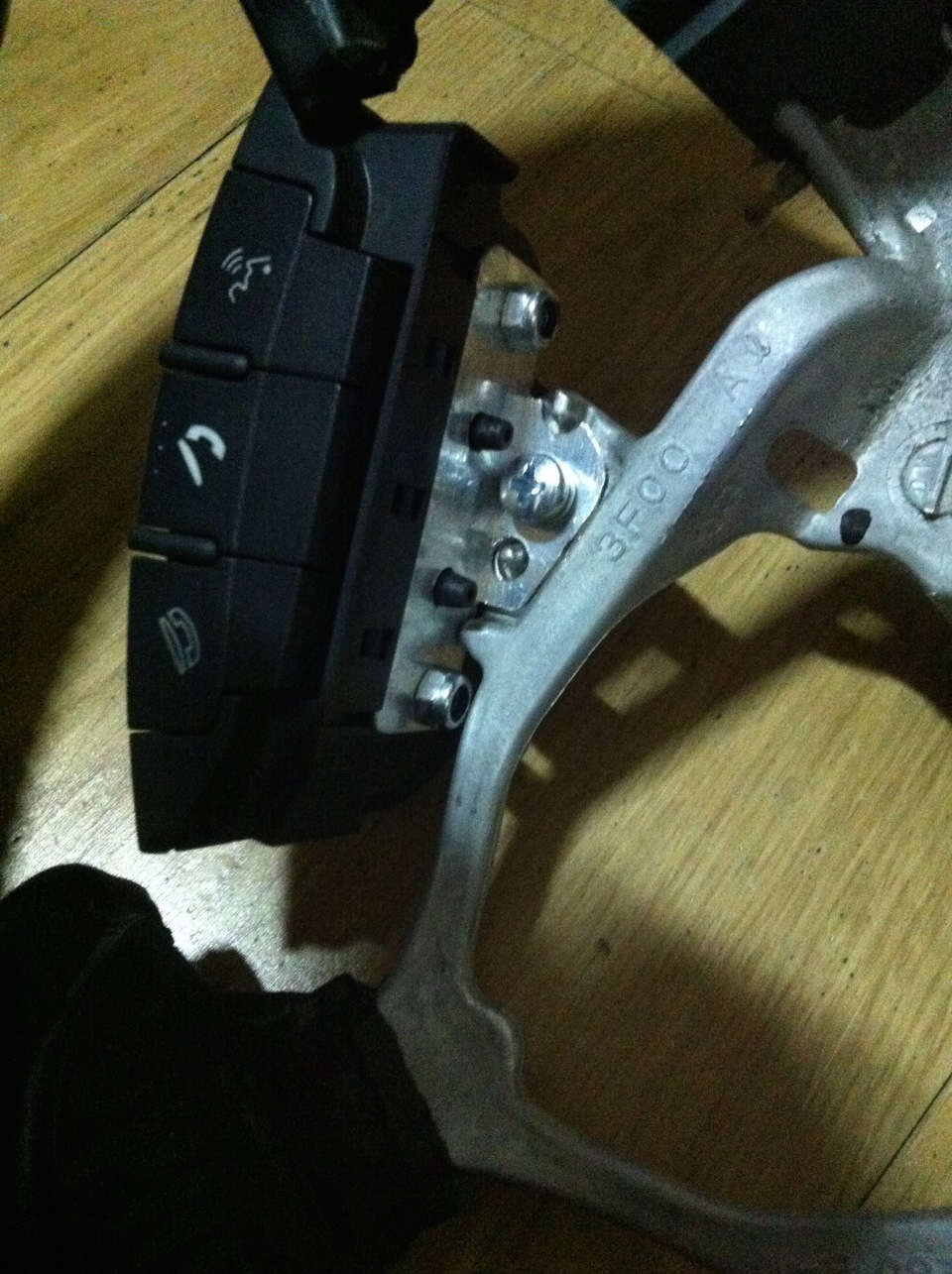 самодельное крепление для кнопок блютус в руль lancer — Mitsubishi Lancer X