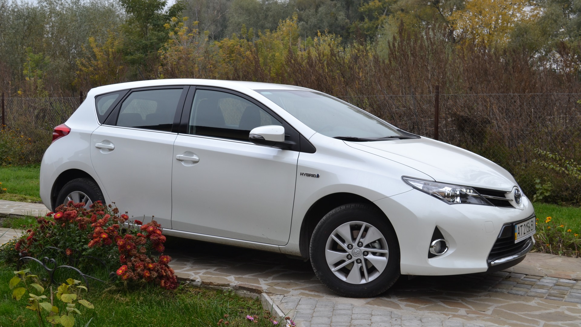 Toyota Auris (2G) 1.8 гибридный 2013 | Hybrid на DRIVE2