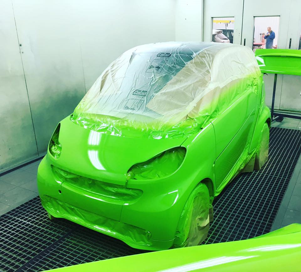 Отзывы автомобильном. Electric Lime Peugeot. Smart Electric Lime. Машина цвета лайм. Необычные цвета автомобилей.