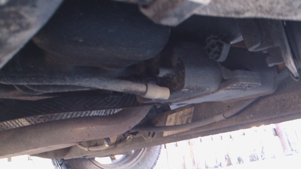 Отсоединилась трубка адсорбера. — Nissan Note (1G), 1,6 л, 2013 года ...