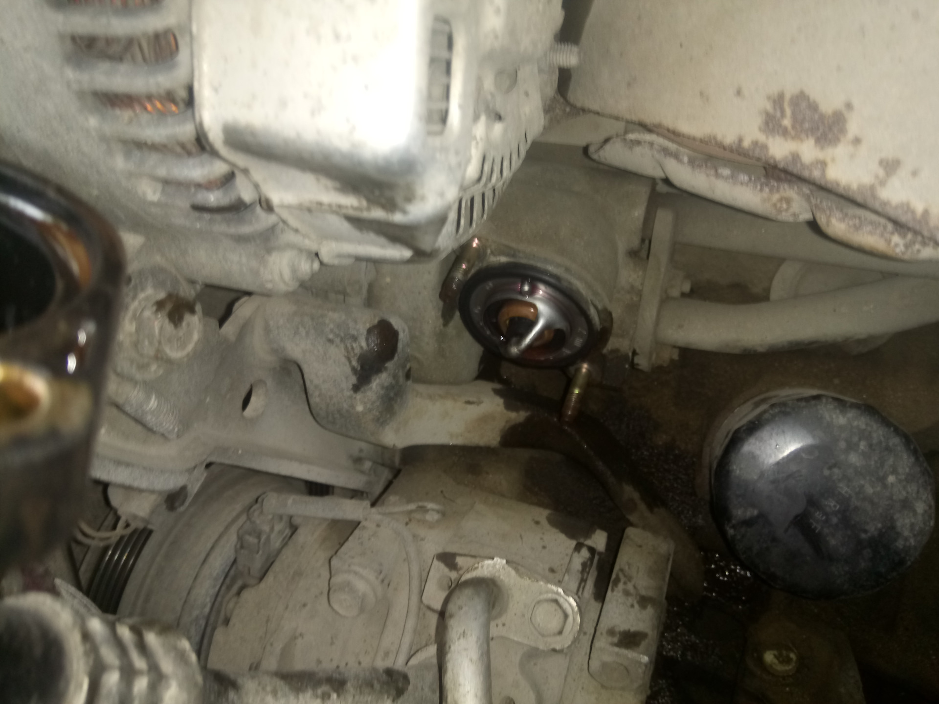 Тойота харриер антифриз. Замена масла в гибридной установке. Замена охлаждающей жидкости харриер 2001 года. 0 3 поколение. Термостат 5s fe harrier.