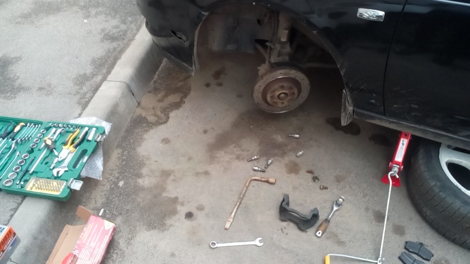 Замена тормозных дисков, и барабанов! — Lada Приора хэтчбек, 1,6 л ...