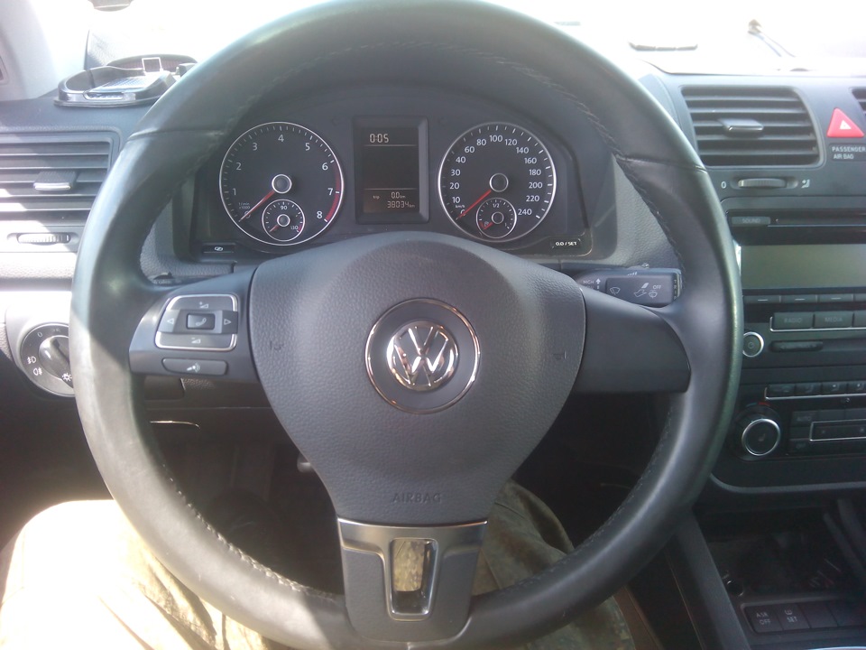 Мультируль — Volkswagen Jetta V, 1,6 л, 2010 года | аксессуары | DRIVE2