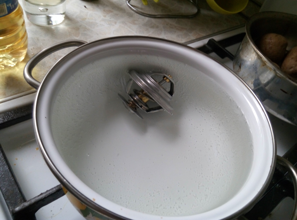 AAH 2.8 замена термостата без снятия ГРМ — Audi 100 (C4), 2,8 л, 1993 ...