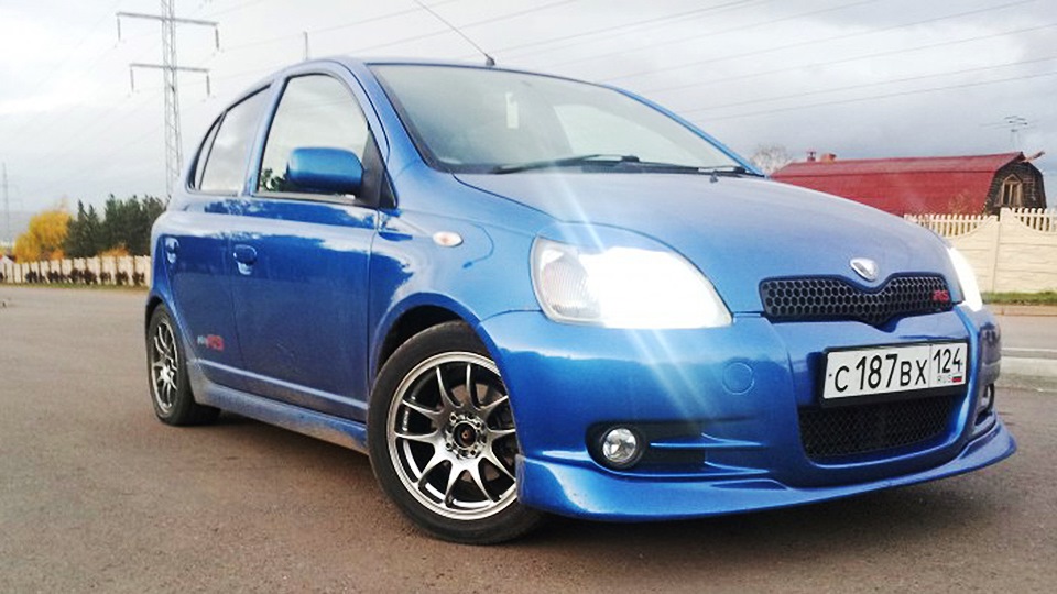 Toyota Vitz 1 3 RS 2001 синий