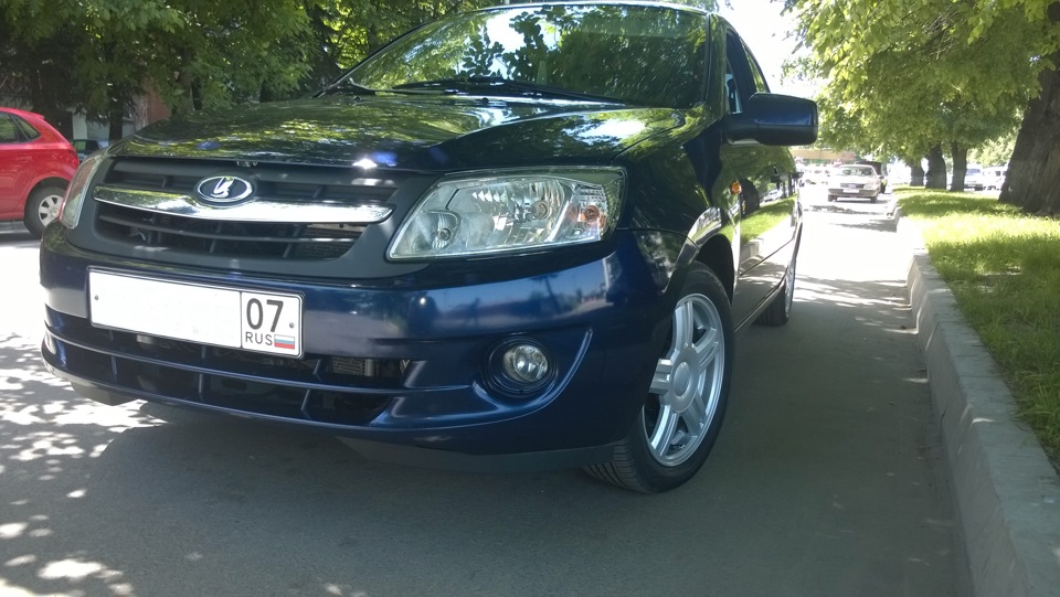 Установил ПТФ и покрасил накладки — Lada Гранта (1G), 2013 года ...