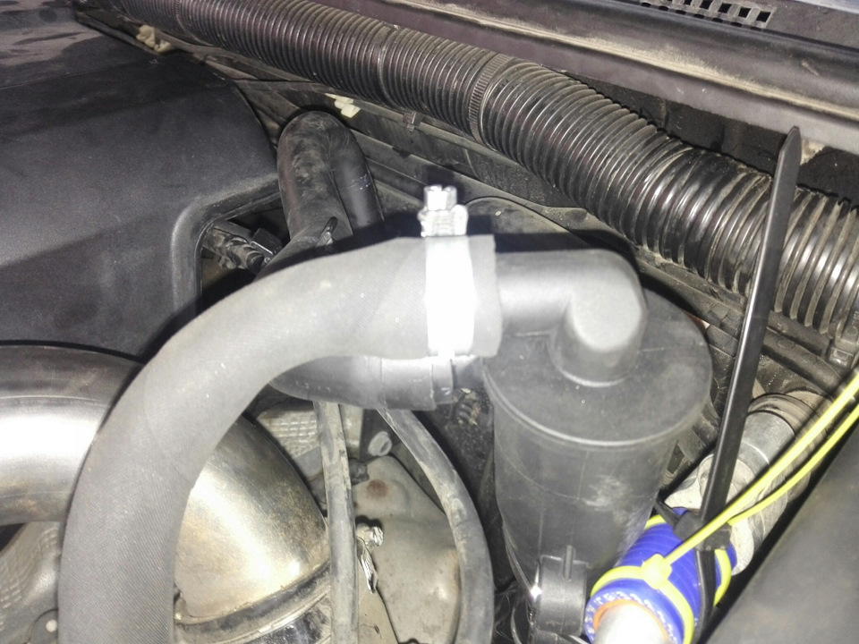 установил маслоотделитель в систему вентиляции картерных газов ...