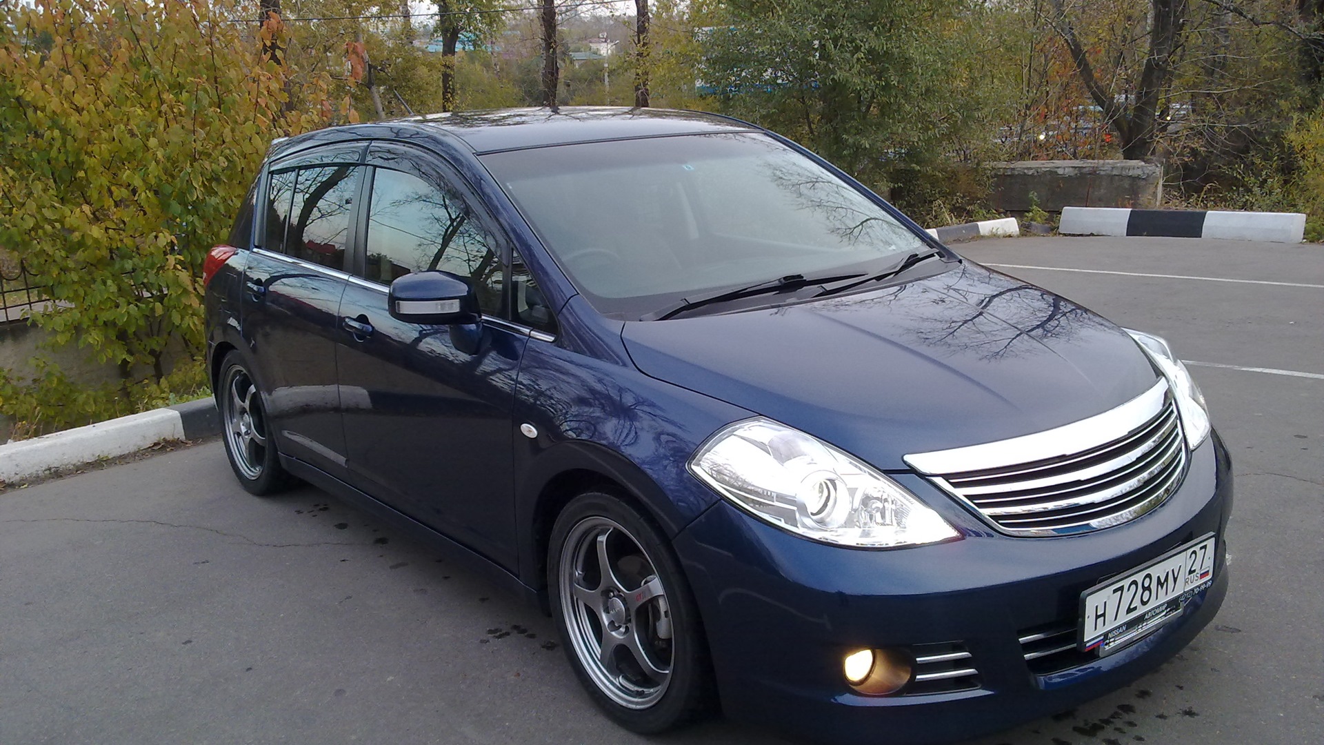 Nissan Tiida правый руль