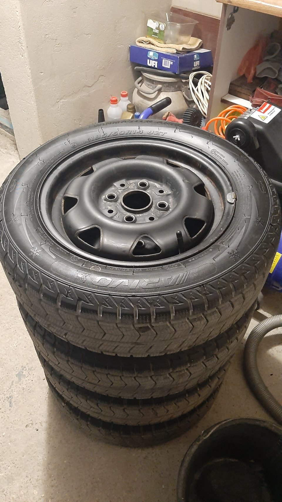 Переобувка на зимнюю резину — Audi 80 (B3), 1,8 л, 1988 года | шины ...