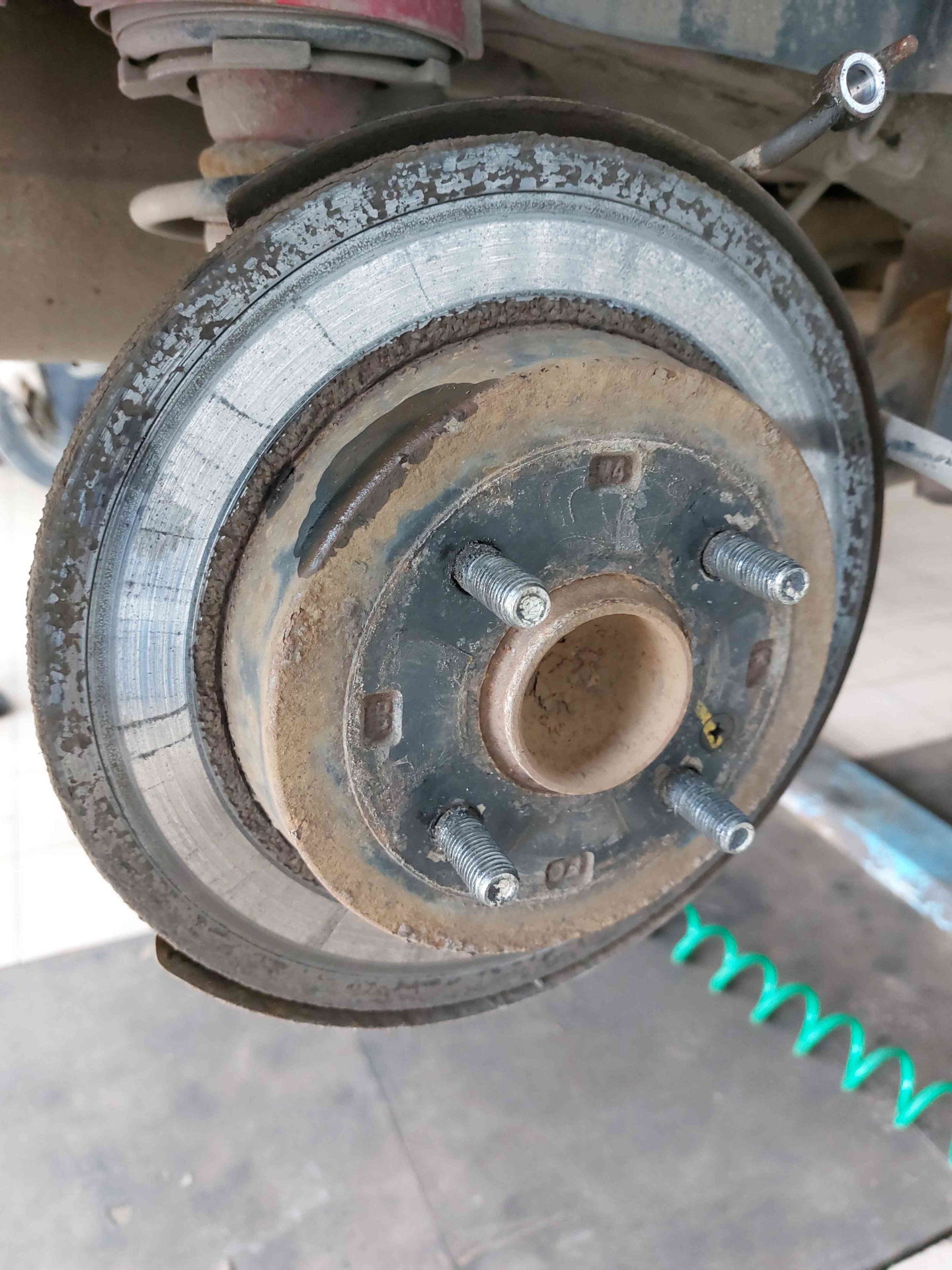 Замена задних тормозных дисков и колодок — Hyundai Solaris (1G), 1,6 л ...