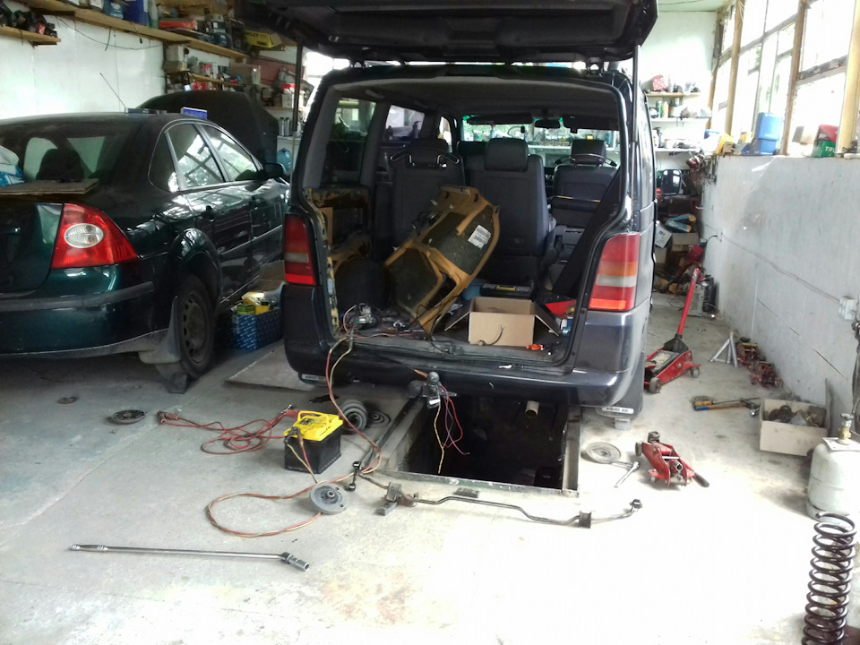 Установка пневмы — этап 1 ) — Mercedes-Benz Vito (1G), 2,2 л, 1999 года ...