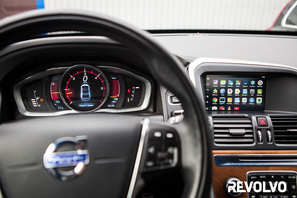 Устройство AirTouch Performance имеет интуитивно понятный, легко настраиваемый пользовательский интерфейс запуска, в котором можно очень просто разместить основные приложения, которыми вы пользуетесь, на главной странице. Ненужные приложения можно удалить или переместить в любой момент, как и на всех устройствах на ОС Android. — Volvo XC60 (1G)