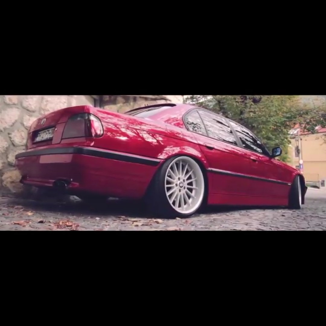 Ich habe auto. BMW e38 Imola Red.