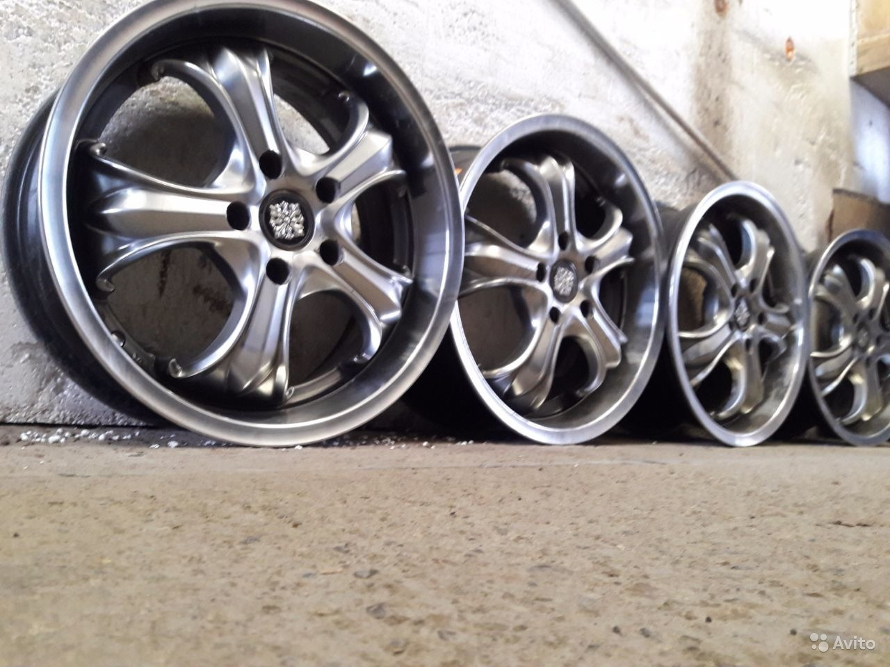 Авито пермь диски литые. Литые диски б/у bridgestone r17. Диски литые r17 на тойоту surf helix. 5j et20. Всмпо дельта r15 4.