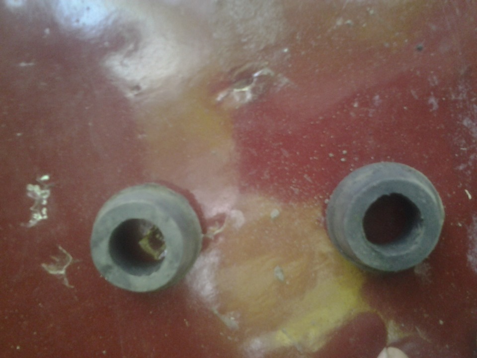 замена втулок заднего левого амортизатора, реактивных тяг и новое ...